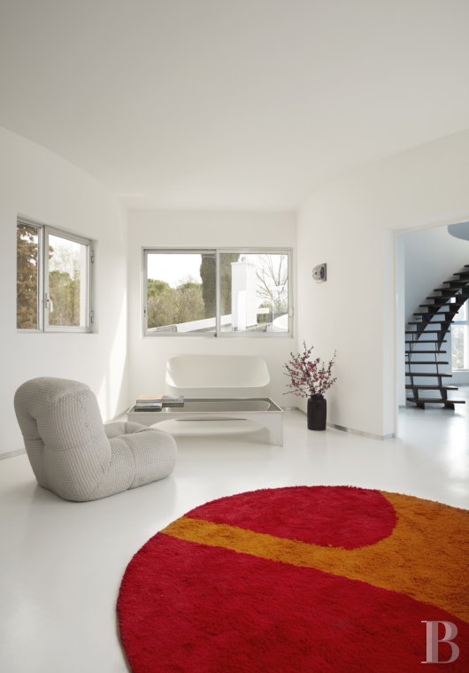 An architect-designed villa built in the 1970s near Arles, in Bouches-du-Rhône - photo  n°12